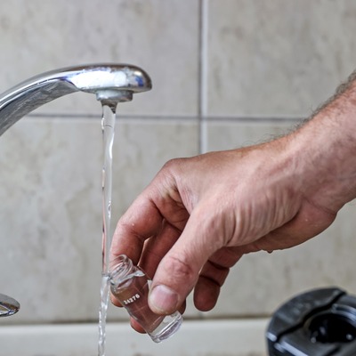Posebnih omejitev pri uporabi pitne vode zaradi suše ni