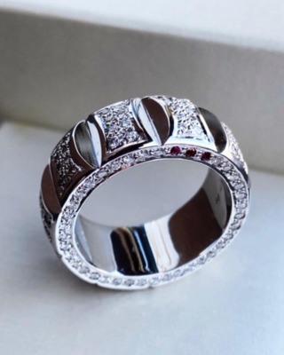 Vkovanje diamantov v prstan