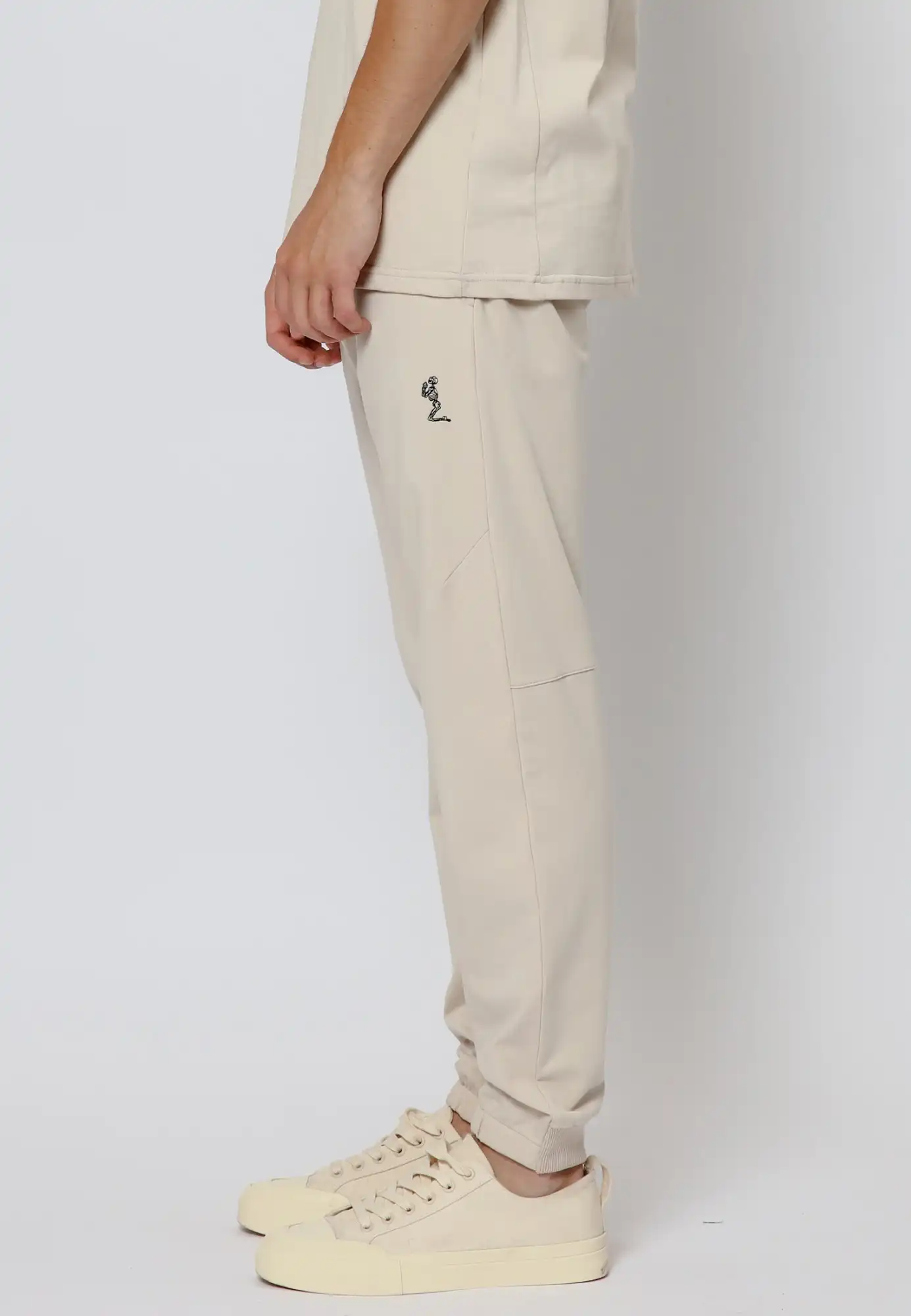 14TPNP63_PERFORMANCE_PANT_STONE03.jpg