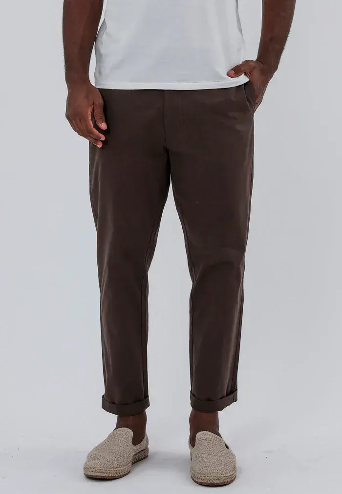 15HLWP56_LIGHTWEIGHT_BASIC_CHINO_CHOCOLATE__1.webp