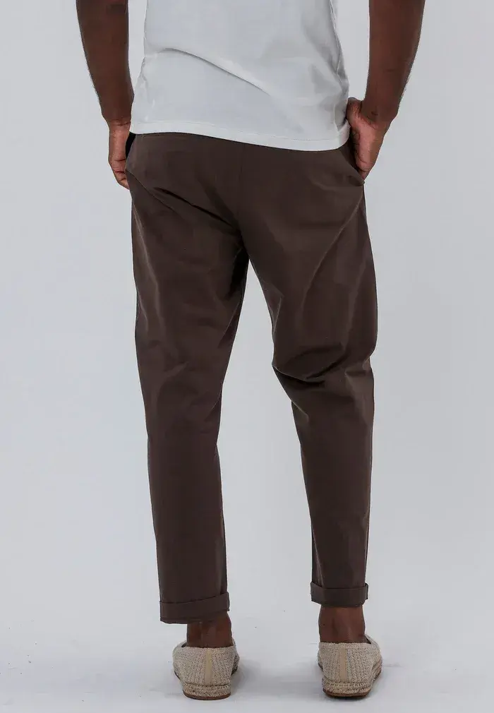 15HLWP56_LIGHTWEIGHT_BASIC_CHINO_CHOCOLATE__18.webp