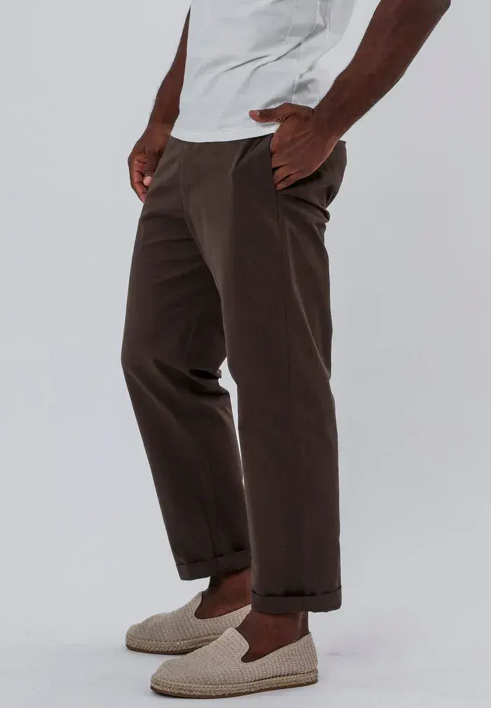 15HLWP56_LIGHTWEIGHT_BASIC_CHINO_CHOCOLATE__22.webp