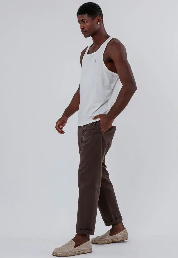 15HLWP56_LIGHTWEIGHT_BASIC_CHINO_CHOCOLATE__3.webp