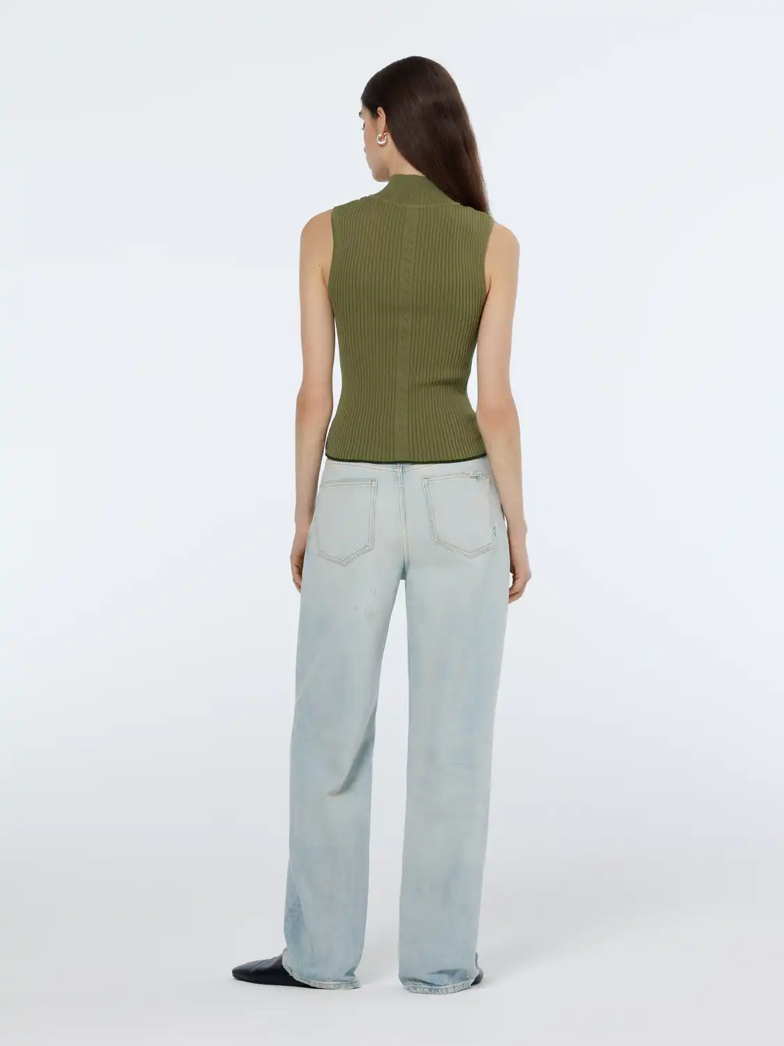 179612_301_MDL_BCK.png
