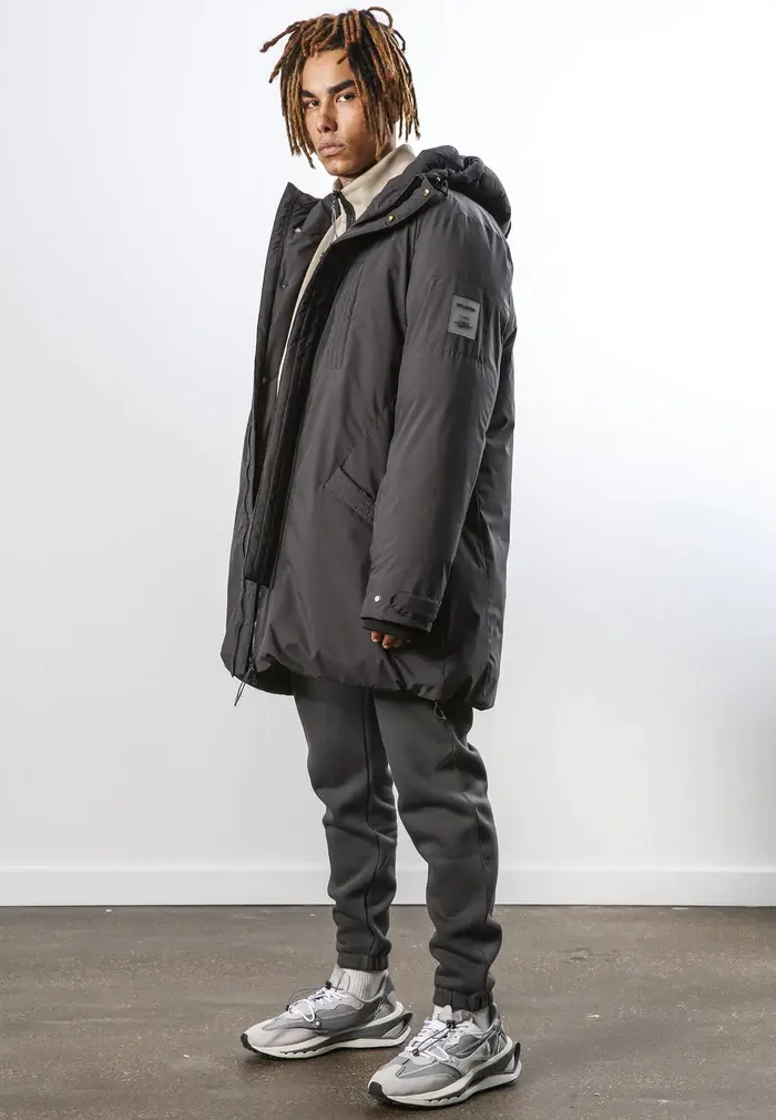 33ETTJ40_TACTICALPARKA_BLACKOYSTER6_700x.webp