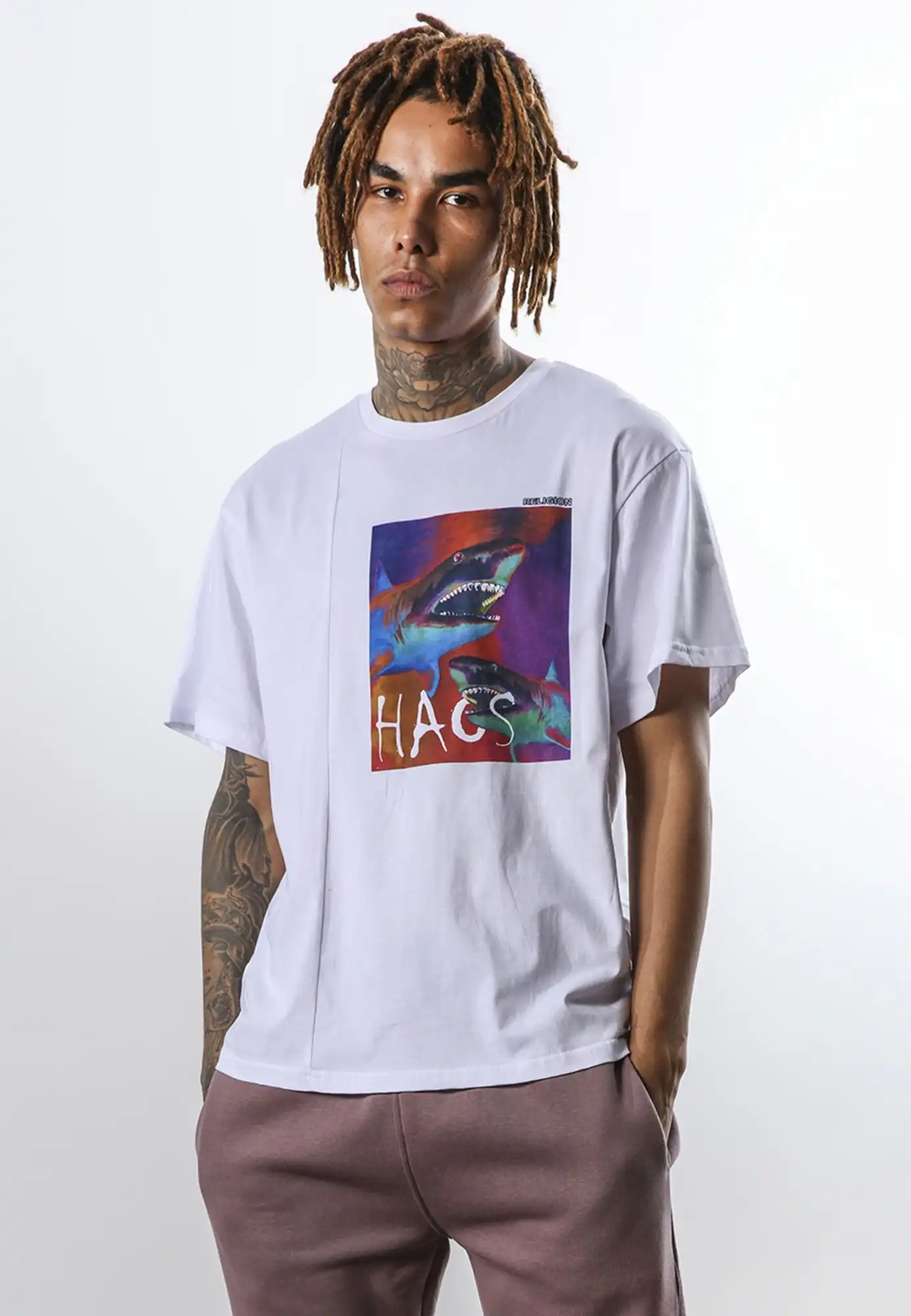 33T_CR_N96__CHAOS_SHARK_TEE__WHITE_1.jpg