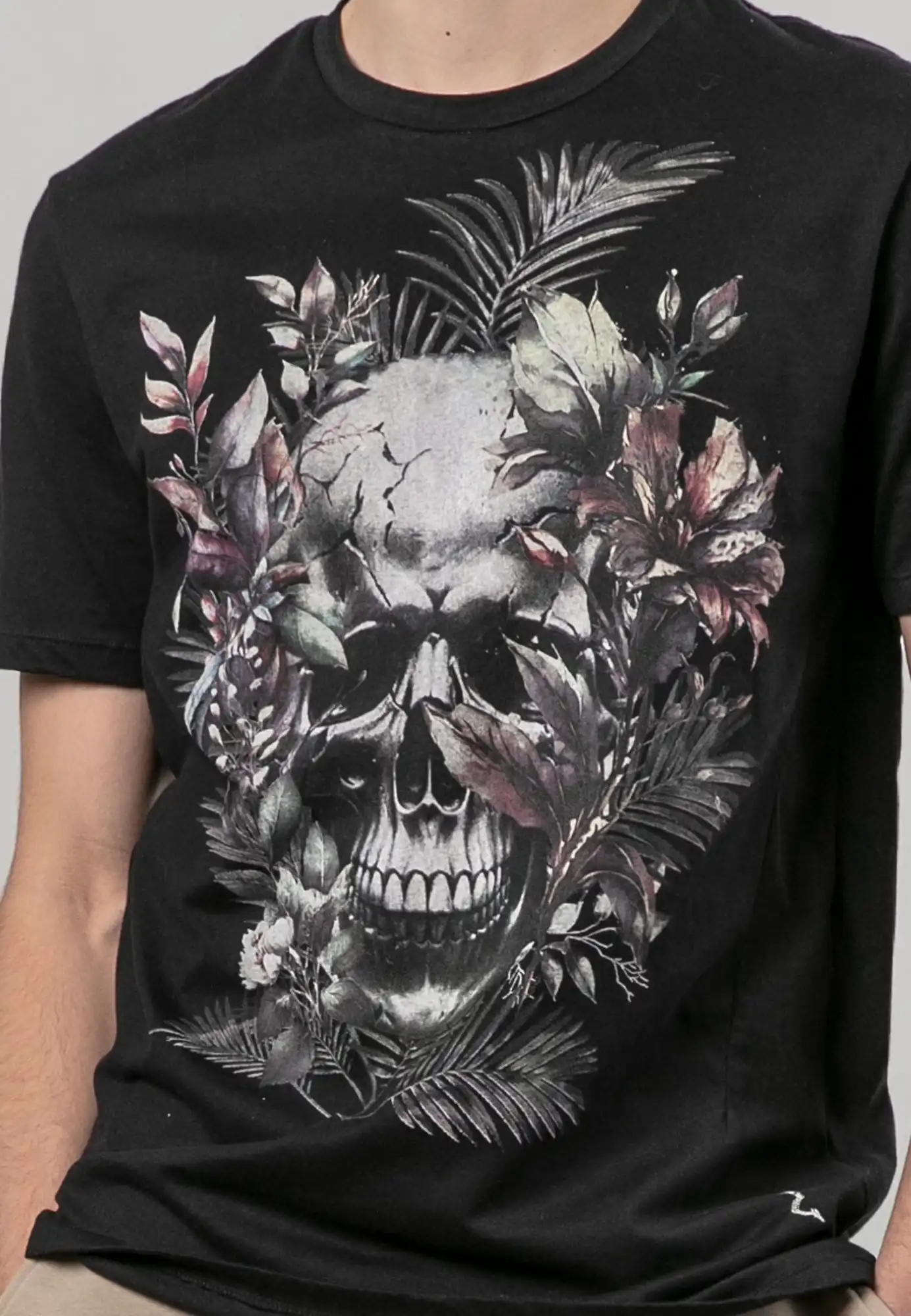 34BBON03_BOTANICAL_SKULL_TEE_BLACK_22_FRONT3.jpg
