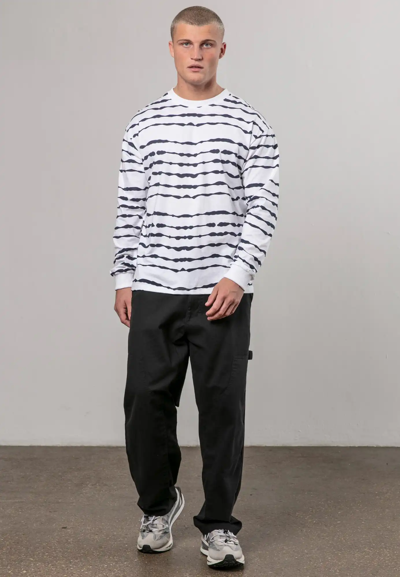 34BSTN55_WHITE_NAVY_8.jpg