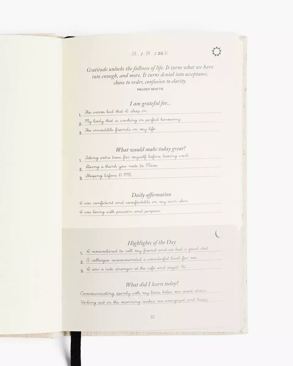 4X5-1600x2000-Intelligent-Change-Five-Minute-Journal-Linen-3.webp