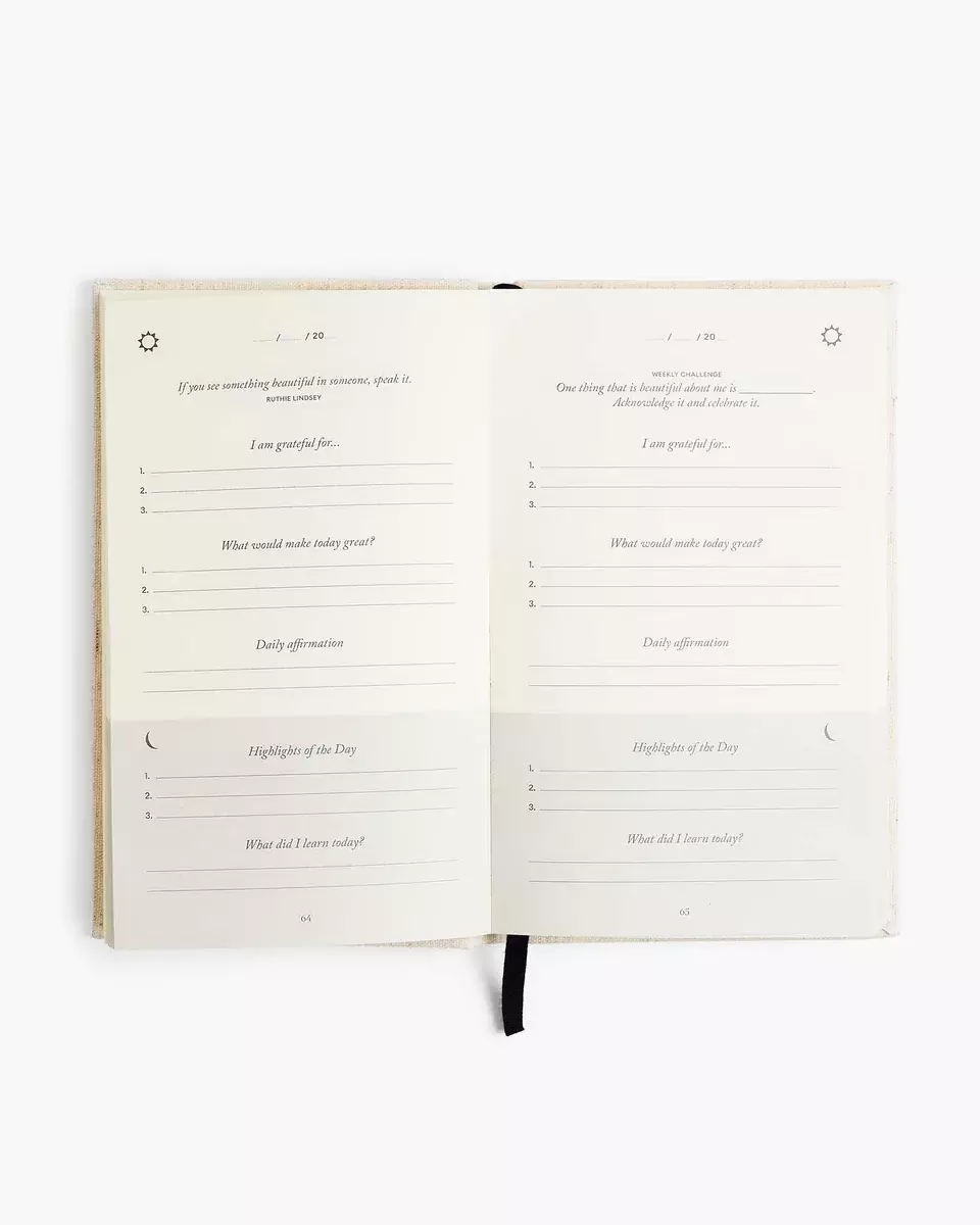 4X5-1600x2000-Intelligent-Change-Five-Minute-Journal-Linen-7_77855542-48fe-4a1b-a778-ad93531642f6.webp