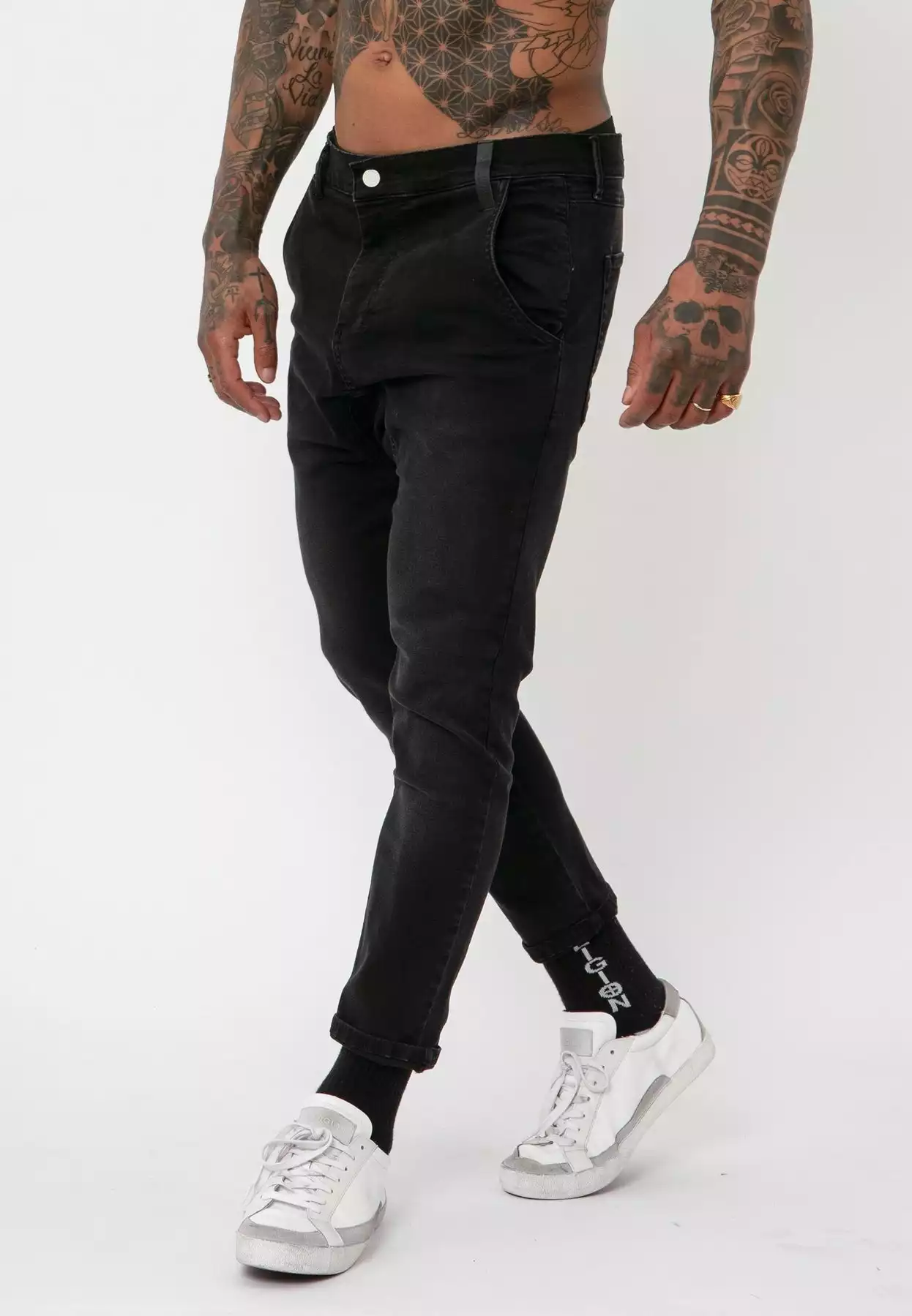 89Diq2emQqm78mMKf0ei_MCEREP81-BLACK-FOG-3_1246x1799.jpg