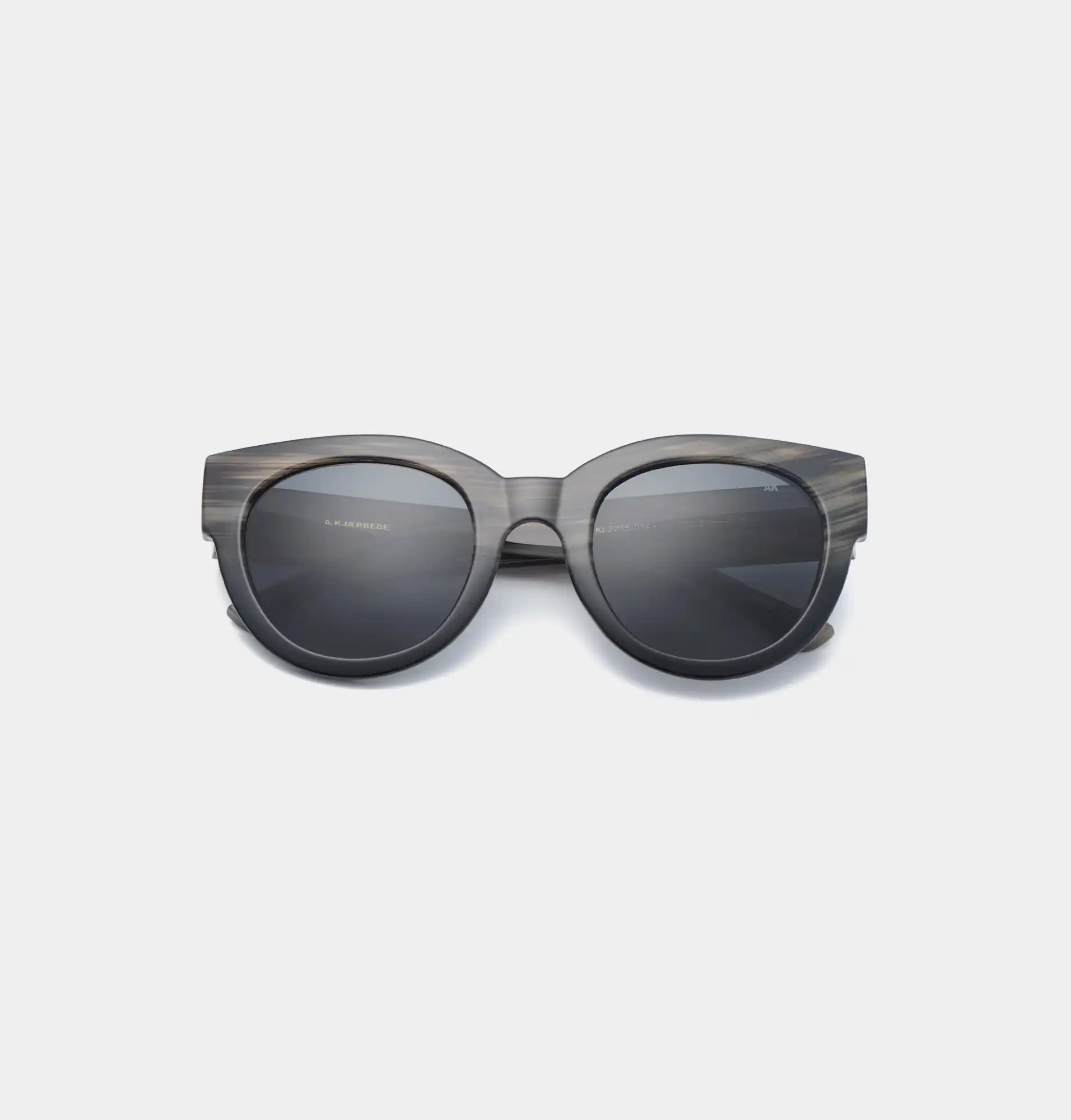 A.KJAERBEDE_LILLY_KL2215_STRIPED_HORN_BLACK_GRADIENT_FLAT.jpg