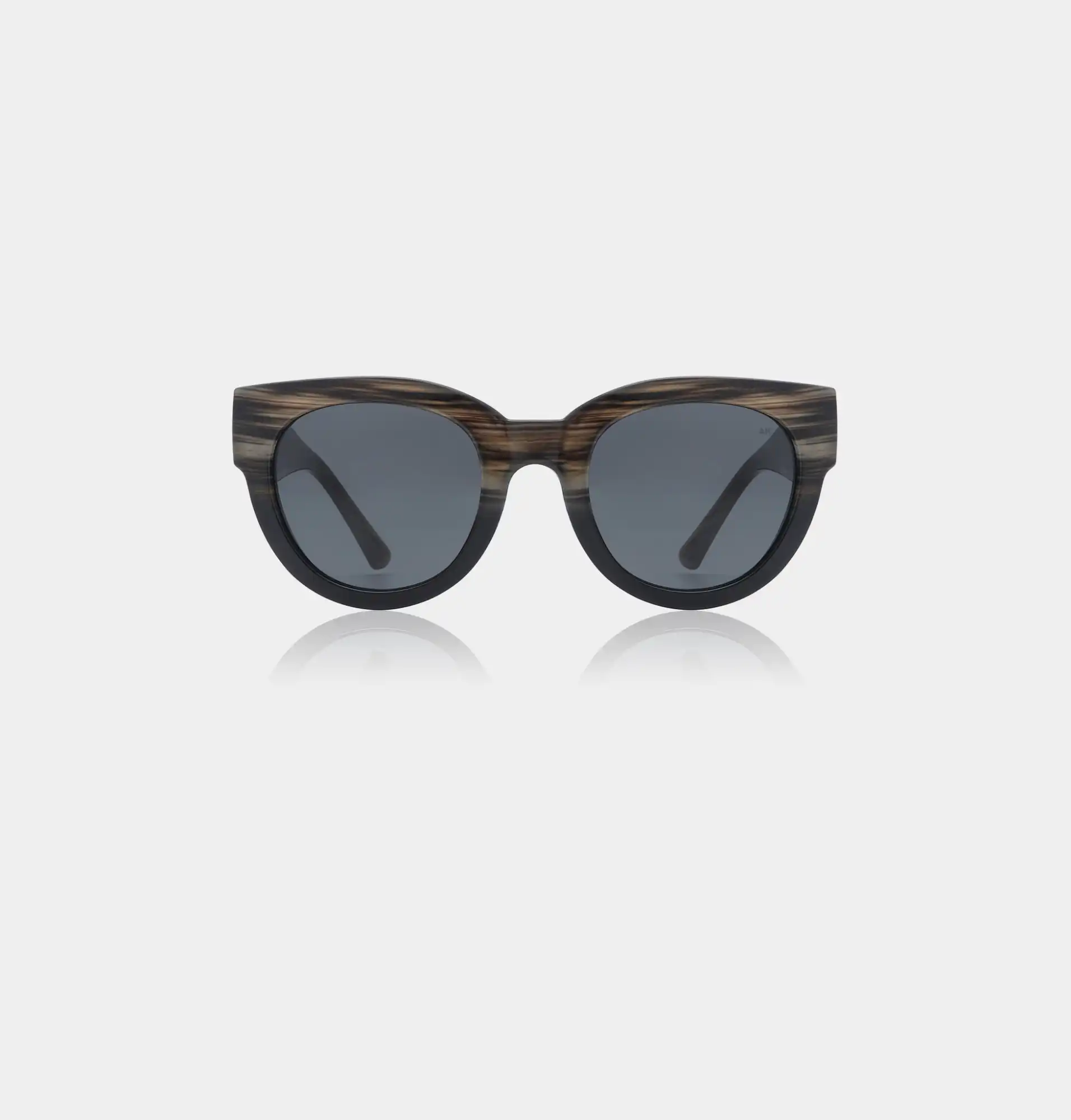 A.KJAERBEDE_LILLY_KL2215_STRIPED_HORN_BLACK_GRADIENT_FRONT.jpg