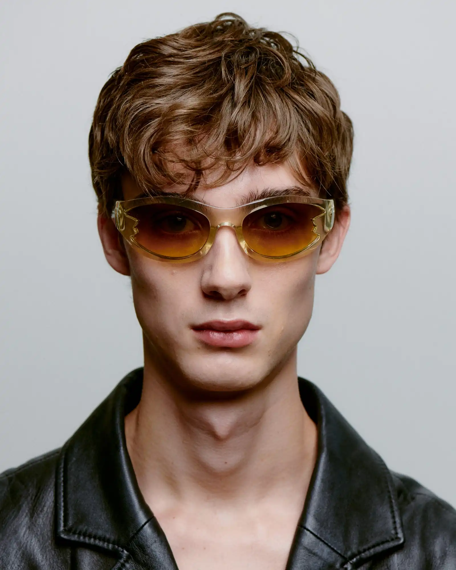 A.KJARBEDE_BLAST_KL2503_ECRUTRANSPARENT_FRONT_MAN.jpg