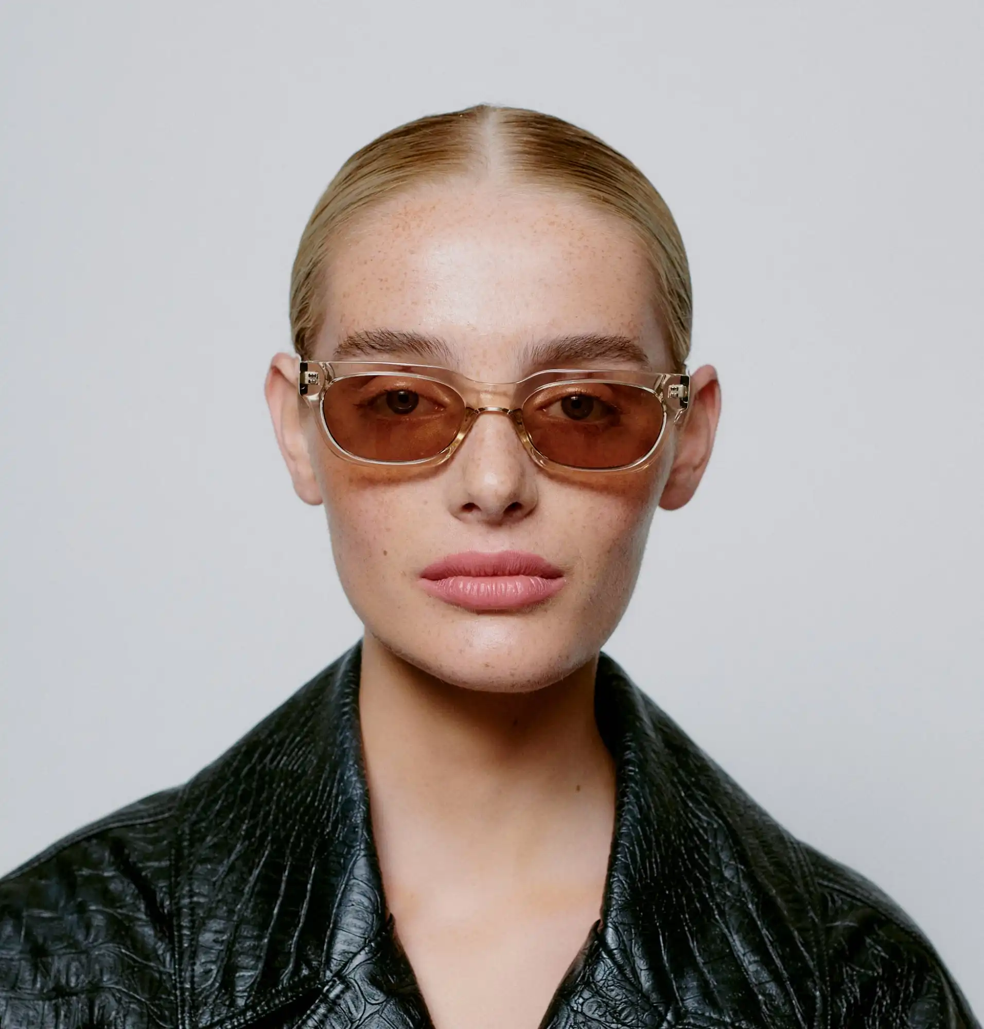 A.KJARBEDE_BROR_KL2108_CHAMPAGNE_FRONT_WOMAN.jpg