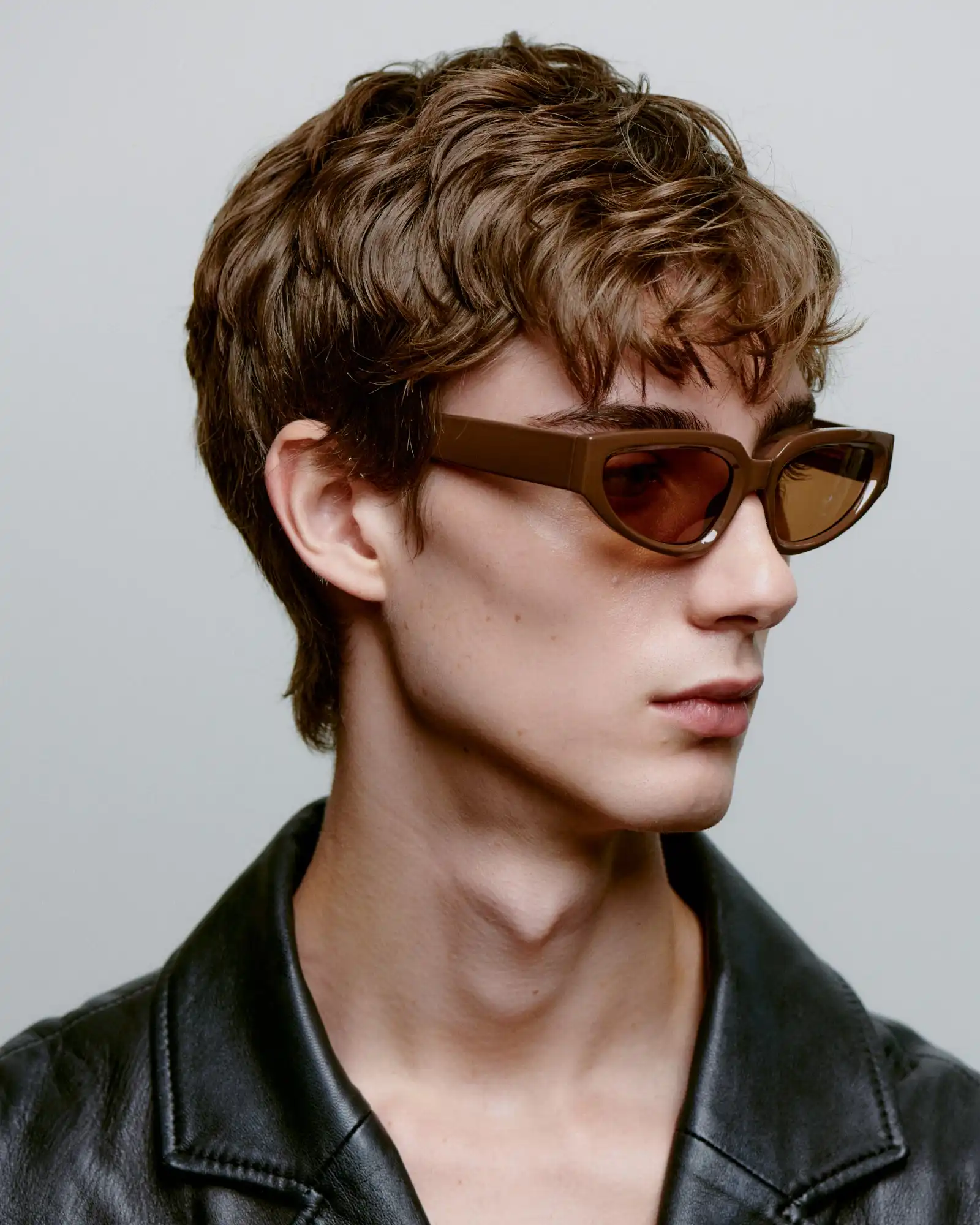 A.KJARBEDE_ELLA_KL2501_CHOCOLATE_SIDE_MAN.jpg