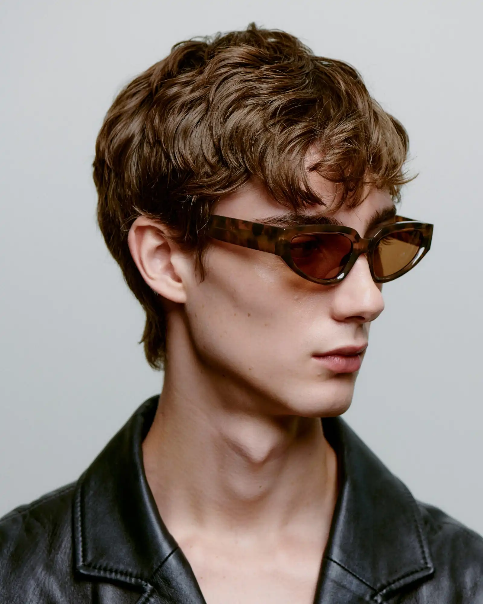 A.KJARBEDE_ELLA_KL2501_COQUINA_SIDE_MAN.jpg