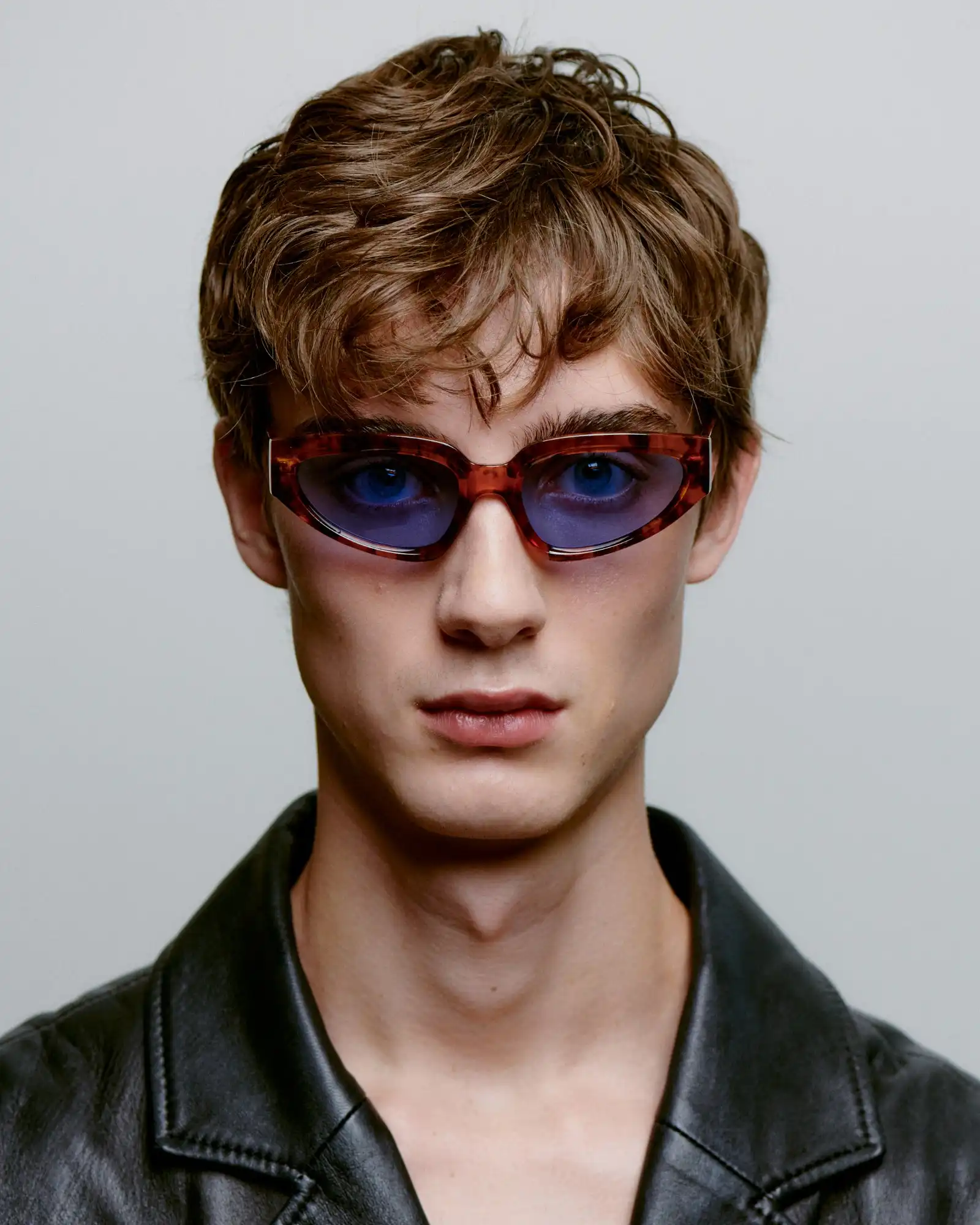 A.KJARBEDE_ELLA_KL2501_HAVANA_FRONT_MAN.jpg