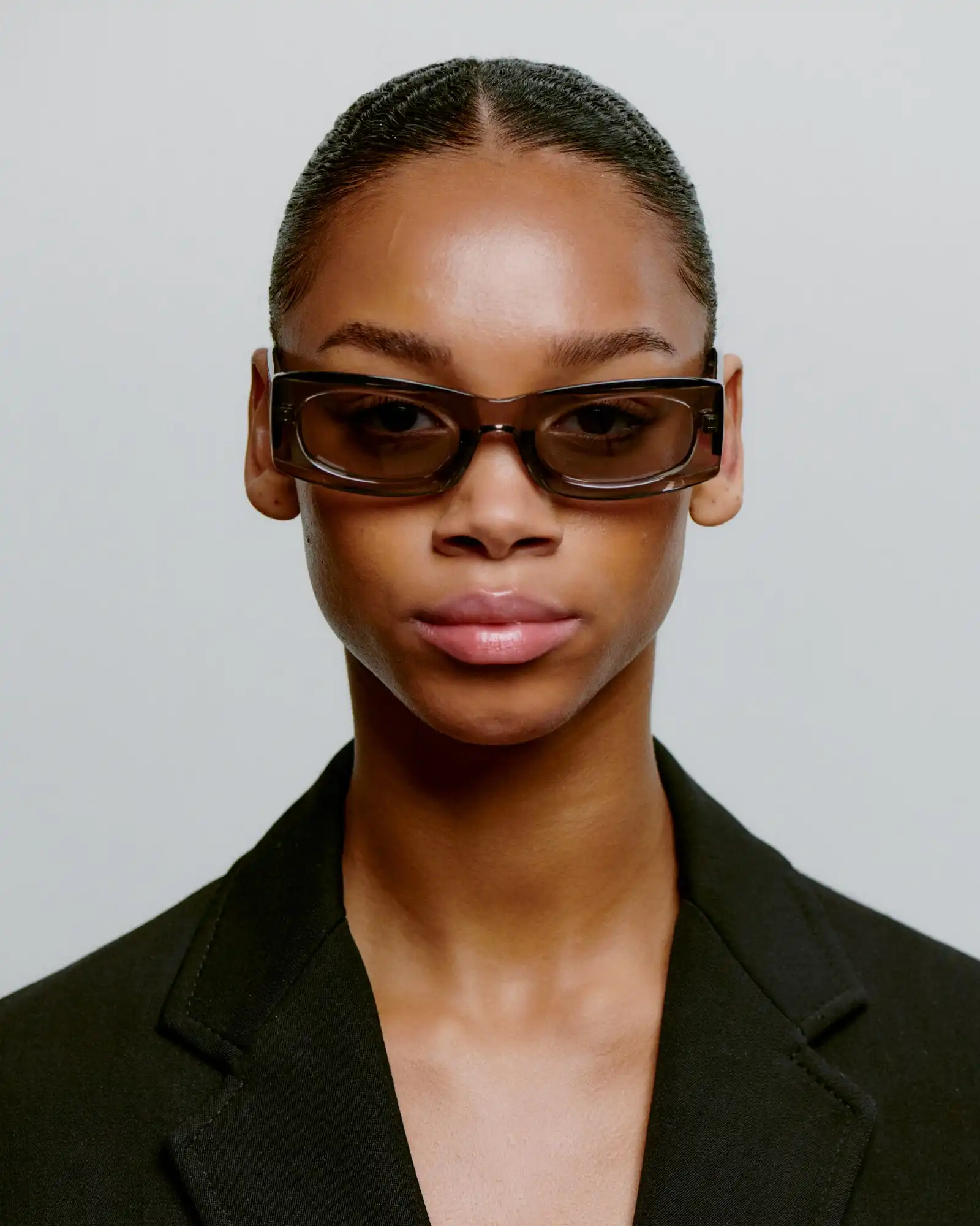 A.KJARBEDE_FRIDA_KL2502_GREYTRANSPARENT_FRONT_WOMAN.jpg