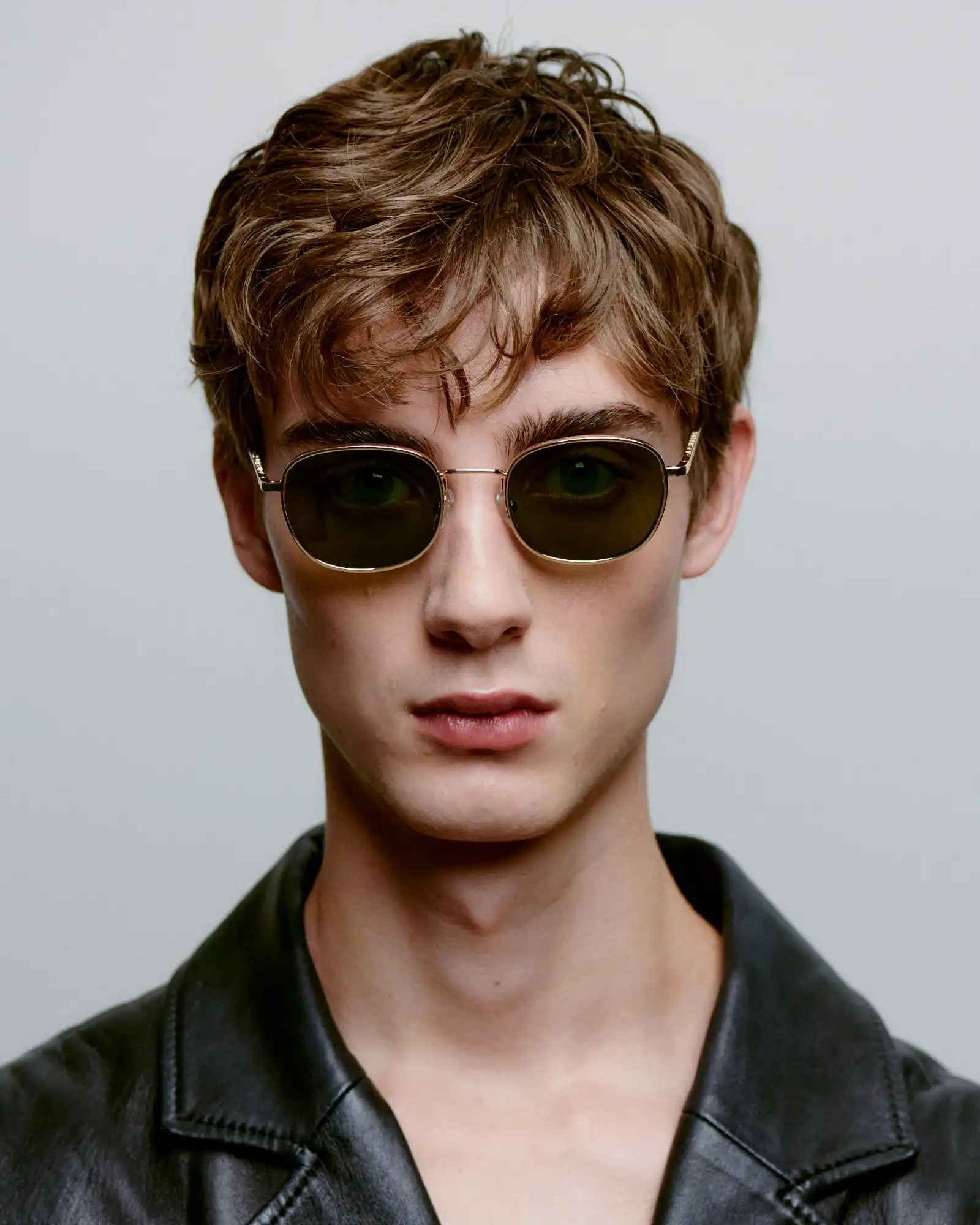 A.KJARBEDE_HELLO_KL2505_GOLD_FRONT_MAN.jpg