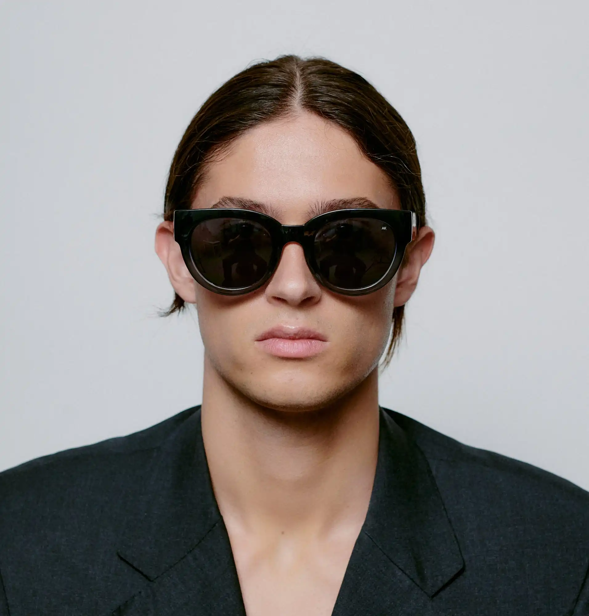 A.KJARBEDE_LILLY_KL2215_BLACK_GREY_TRANSPARENT_MAN_FRONT.jpg