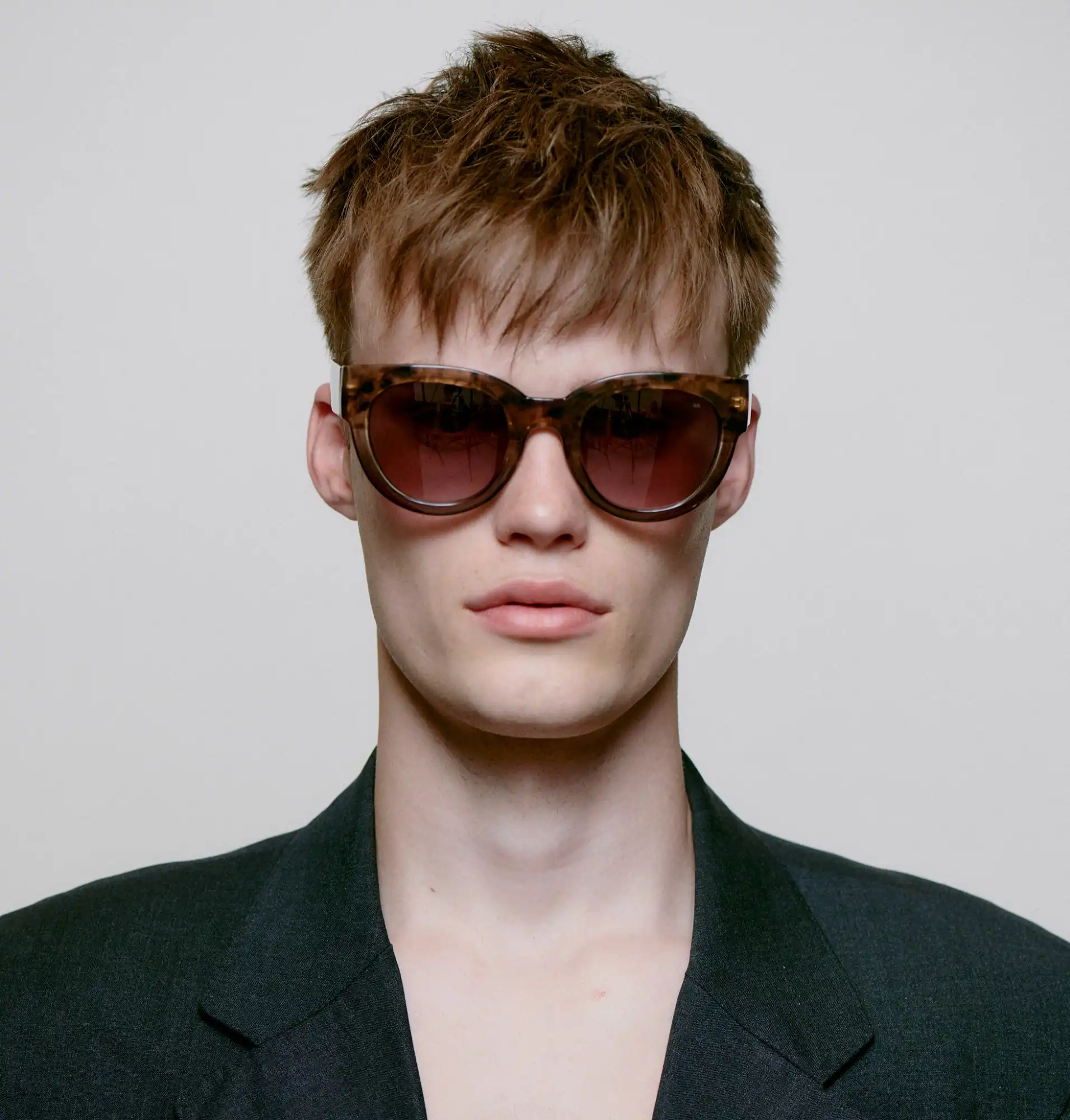A.KJARBEDE_LILLY_KL2215_COQUINA_FRONT_MAN.jpg