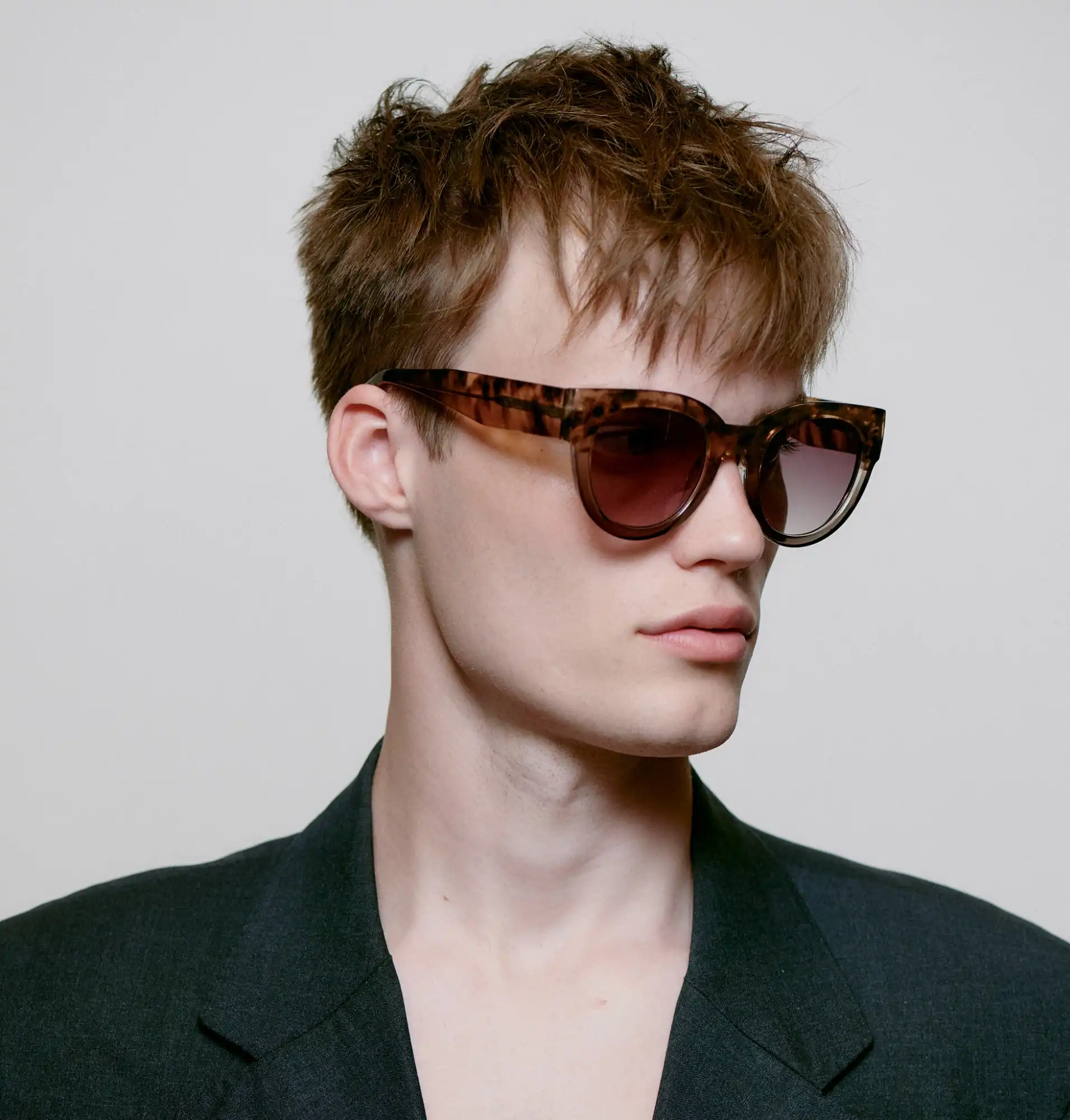 A.KJARBEDE_LILLY_KL2215_COQUINA_SIDE_MAN.jpg