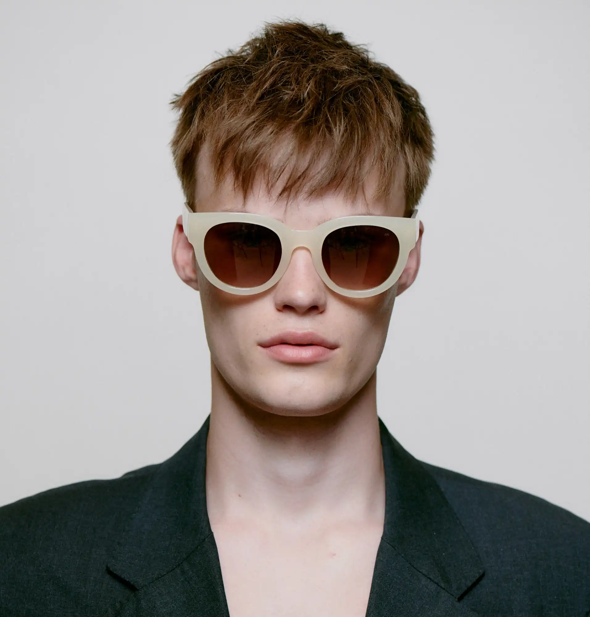 A.KJARBEDE_LILLY_KL2215_CREAM_BONE_FRONT_MAN.jpg