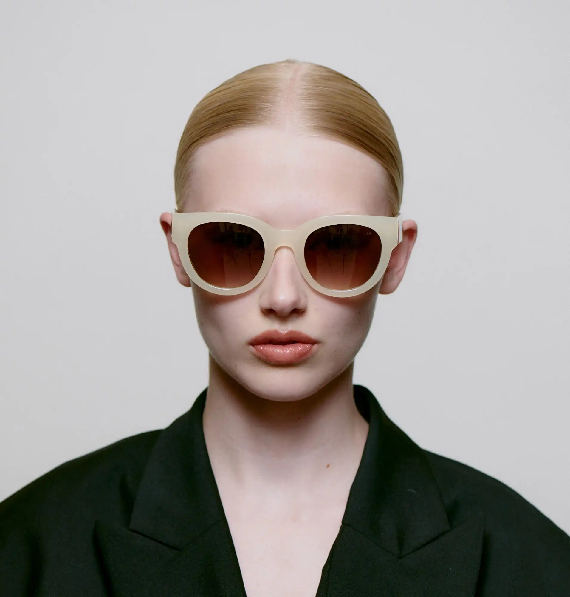 A.KJARBEDE_LILLY_KL2215_CREAM_BONE_FRONT_WOMAN.jpg