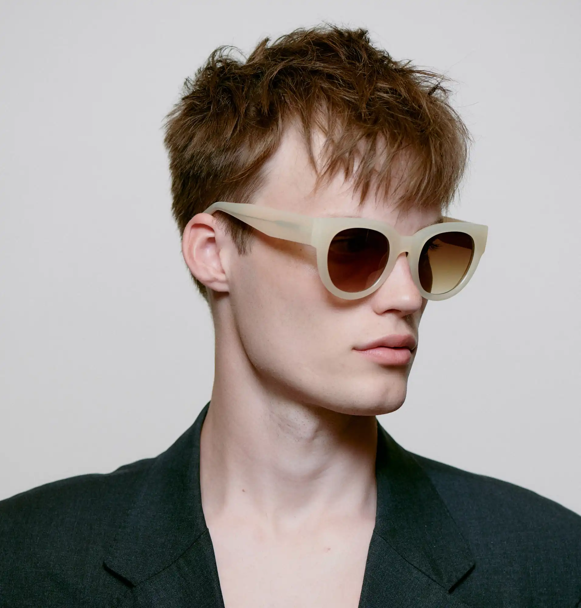 A.KJARBEDE_LILLY_KL2215_CREAM_BONE_SIDE_MAN.jpg