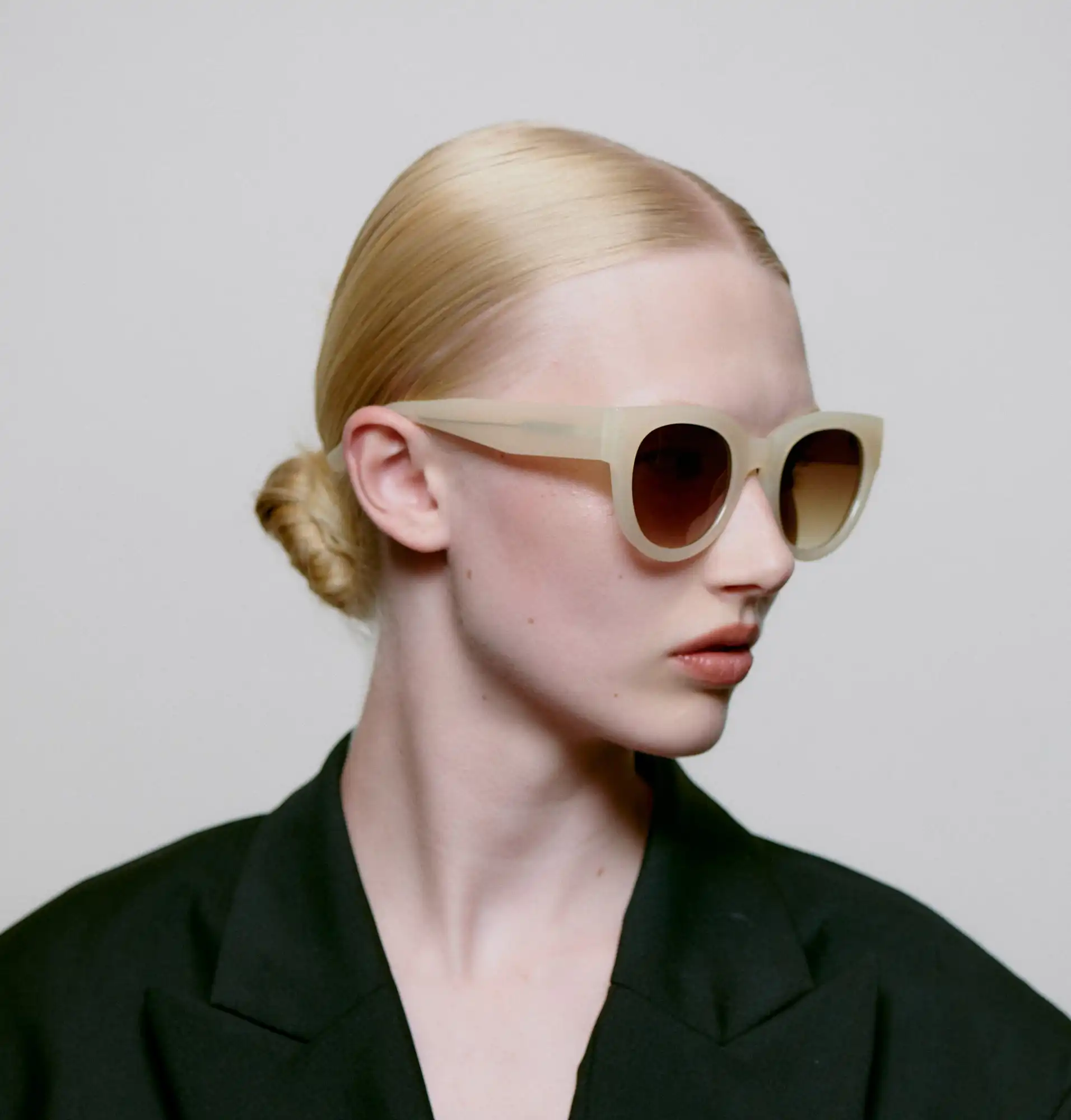 A.KJARBEDE_LILLY_KL2215_CREAM_BONE_SIDE_WOMAN.jpg