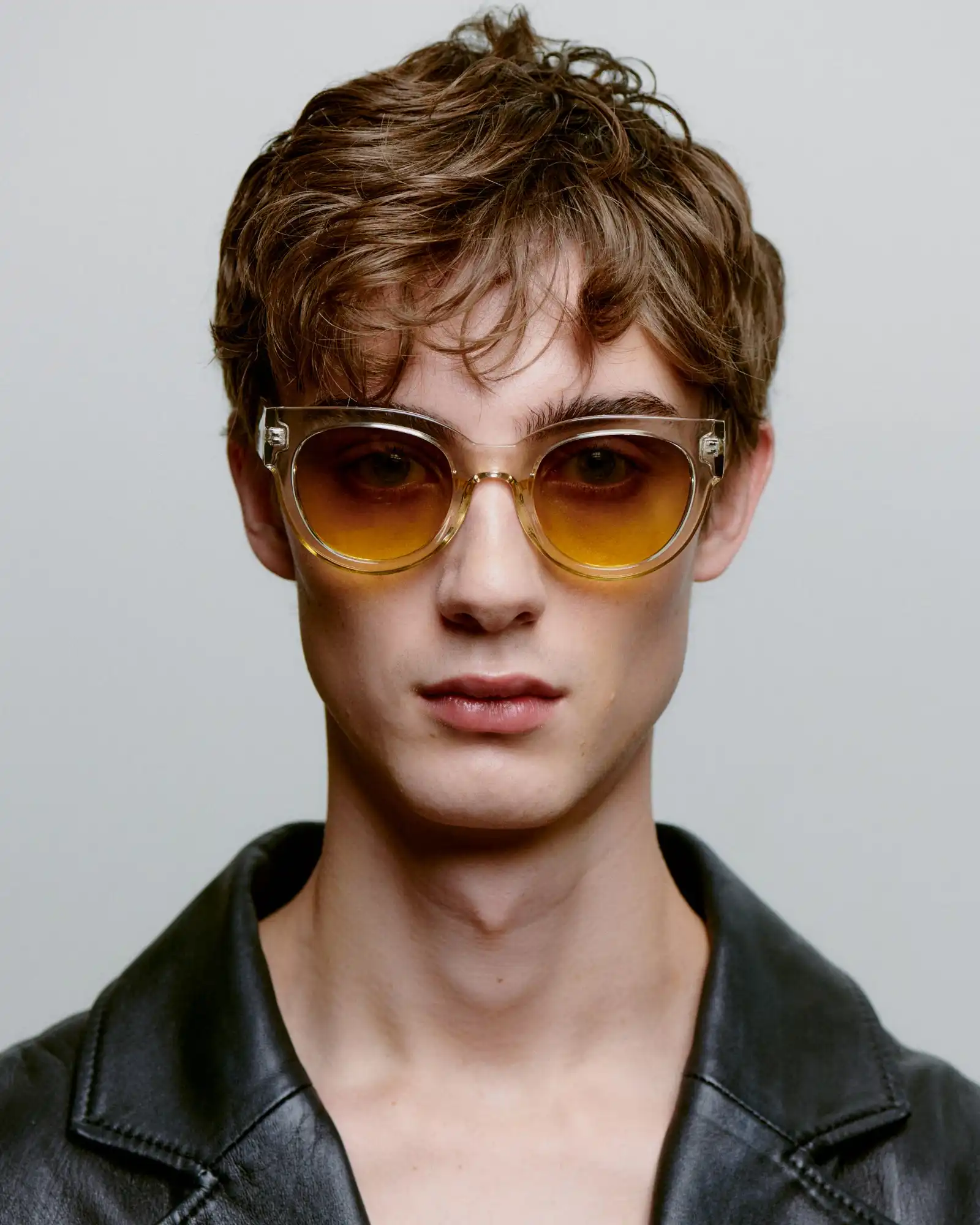A.KJARBEDE_LILLY_KL2215_ECRUTRANSPARENT_FRONT_MAN.jpg