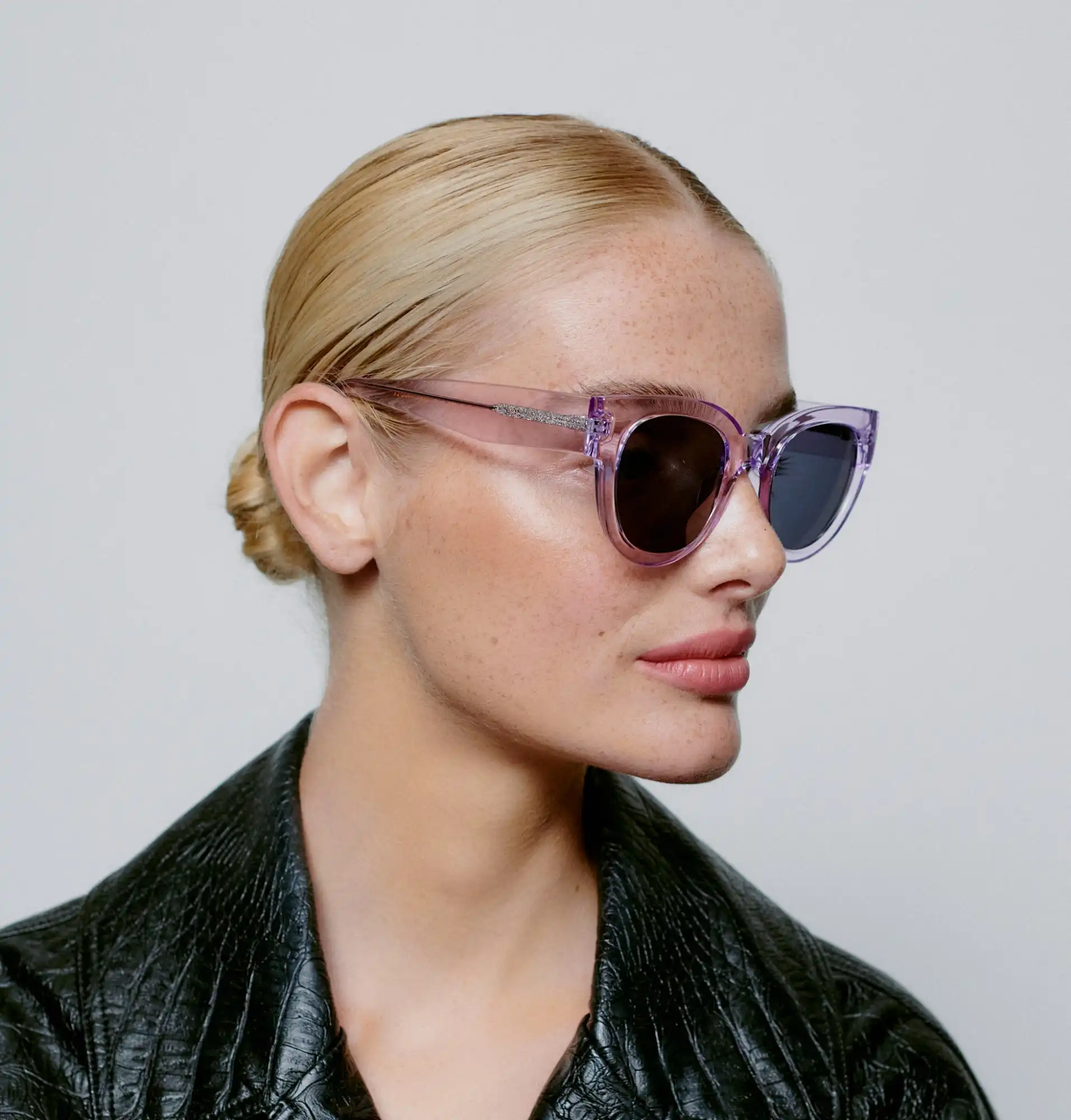 A.KJARBEDE_LILLY_KL2215_LAVENDER_TRANSPARENT_SIDE_WOMAN.jpg