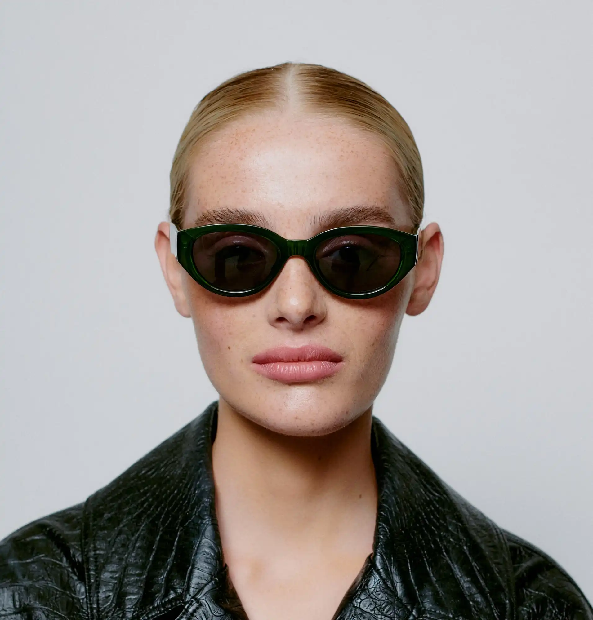 A.KJARBEDE_WINNIE_18315_DARK_GREEN_FRONT_WOMAN.jpg