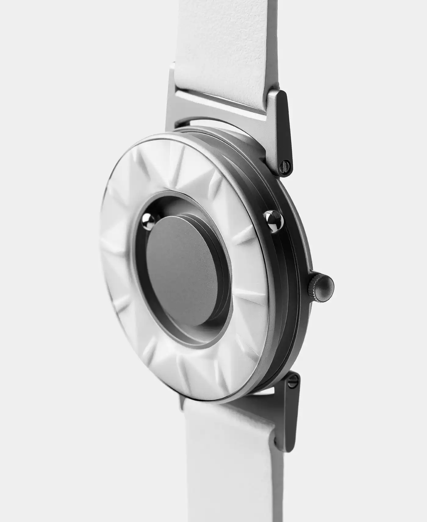 HR-Eone-Element-White-Quarter_JY_1400x2200.jpg