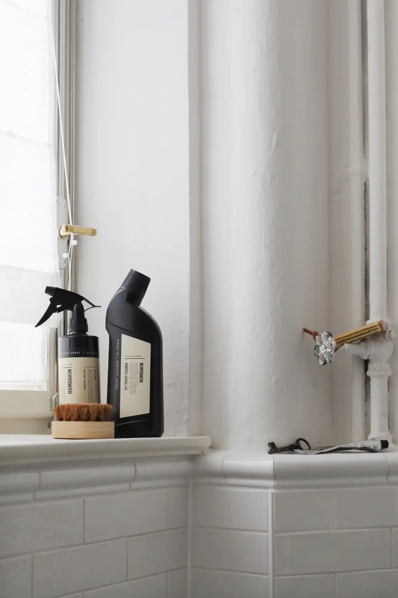 HUMDAKIN_SKU366_TOILET_CLEANER_SKU212_ANTI_CALC_SPRAY_SKU112_WOOD_BRUSH_SMALL.jpg