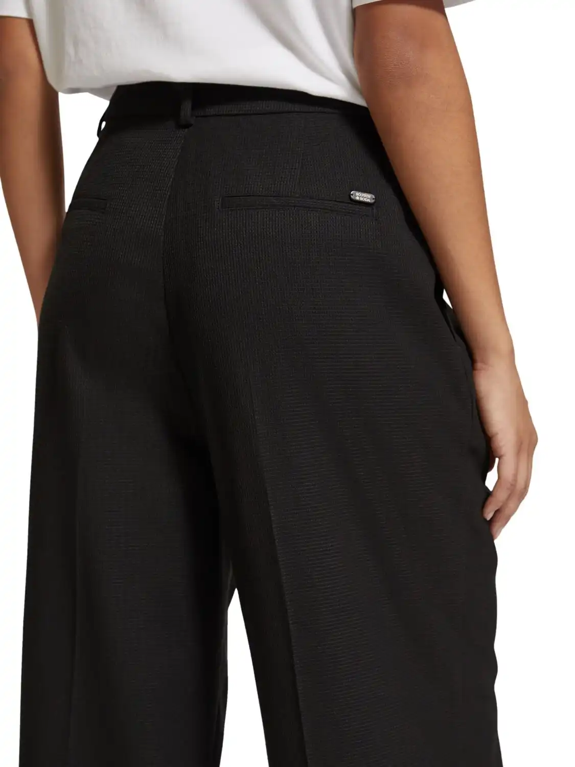 Hires-176964-6647-FIT-DTL1.jpg