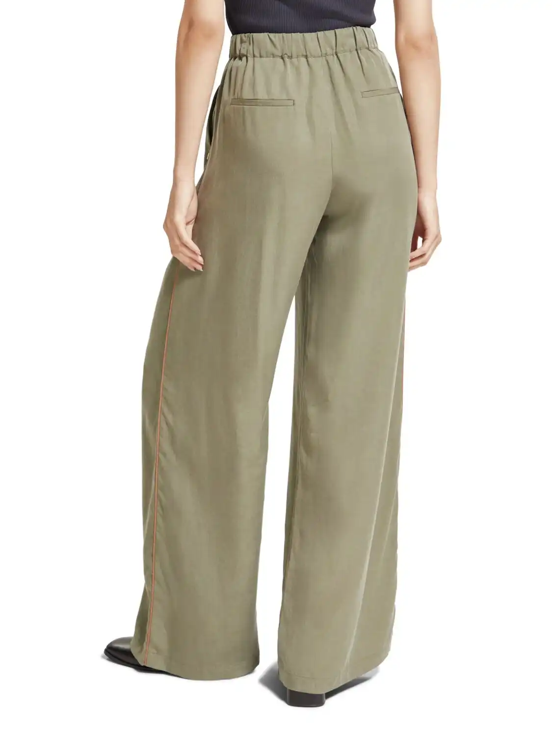 Hires-23165586-FIT-BCK_-1.jpg