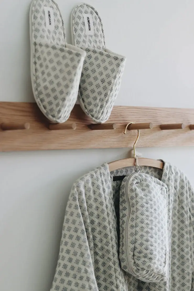 Hotel_slippers-Accessories-562-035_Ocean-1_1200x_d38a142f-33c7-4ea4-8094-f55b60d74d92_740x.webp