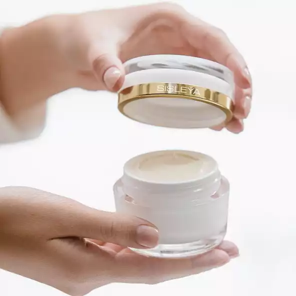 IKONA_SISLEY_BRANDPAGE_17.jpg