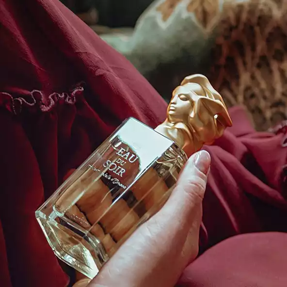 IKONA_SISLEY_BRANDPAGE_35.jpg