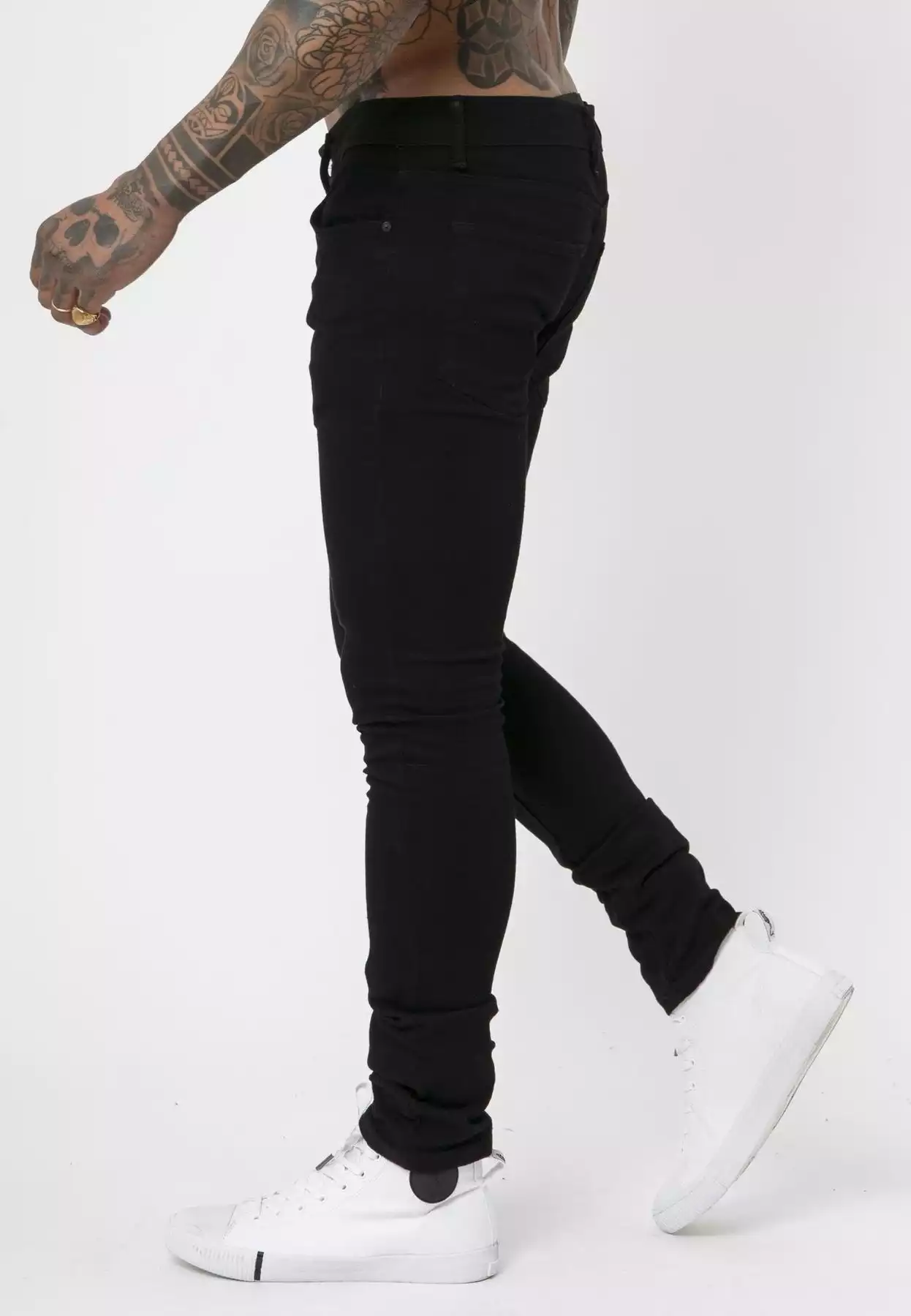 KEhEzZTmDQW9KyLUwtAV_religion_hero_skinny_jeans_black_2__2_1246x1799.jpg