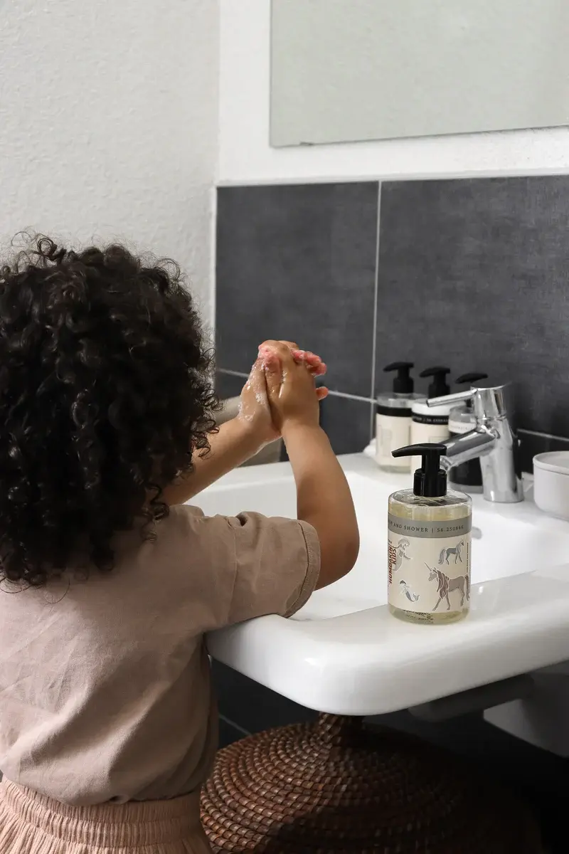 Kids_soap_and_shower_-_300_ml-Hand_care-266-103_Fairytale-2_800x.webp