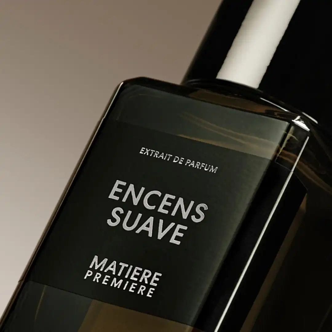 MP_ES_EXTRAIT_Lifestyle_1_BottleCloseup_1_1.jpg