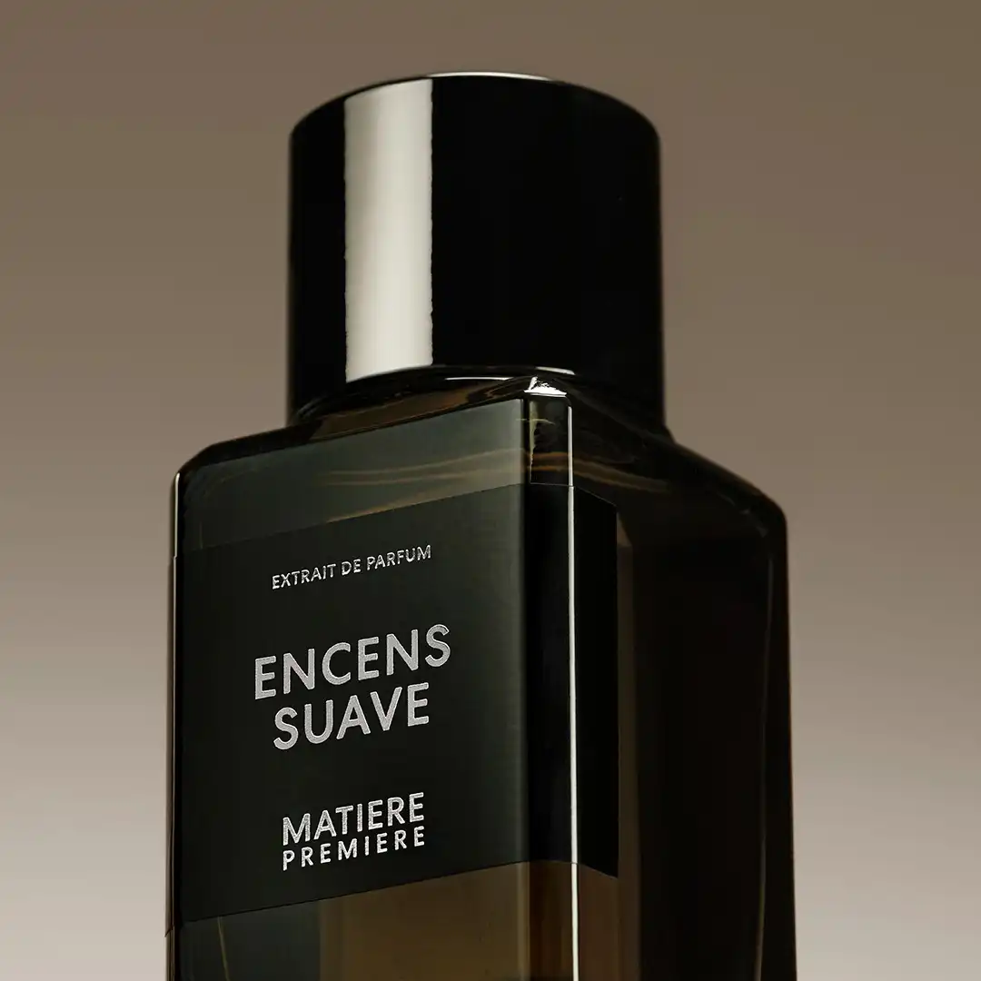MP_ES_EXTRAIT_Lifestyle_4_Bottle_1_1.jpg