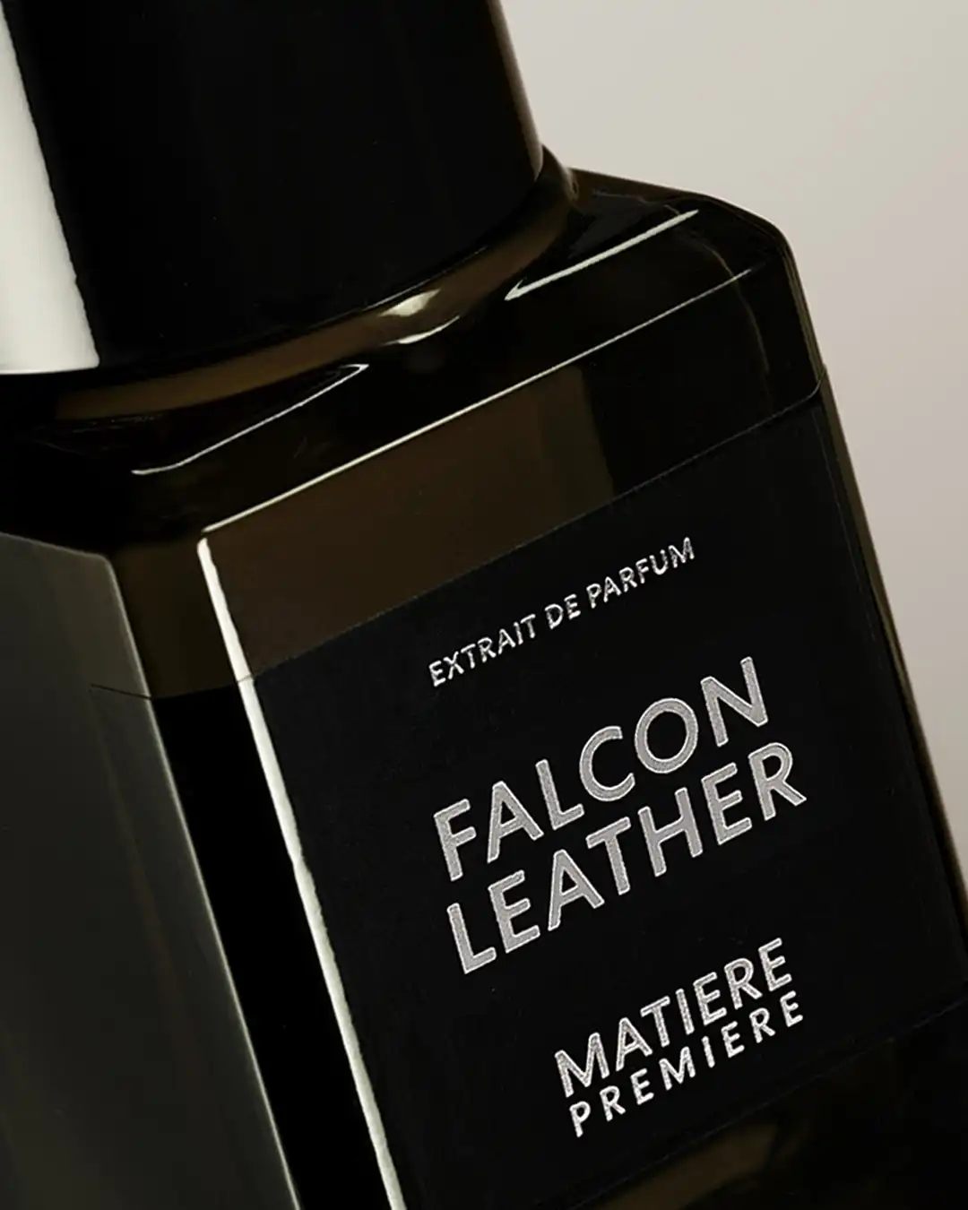 MP_FL_EXTRAIT_Lifestyle_1_Bottlecloseup_4_5.jpg
