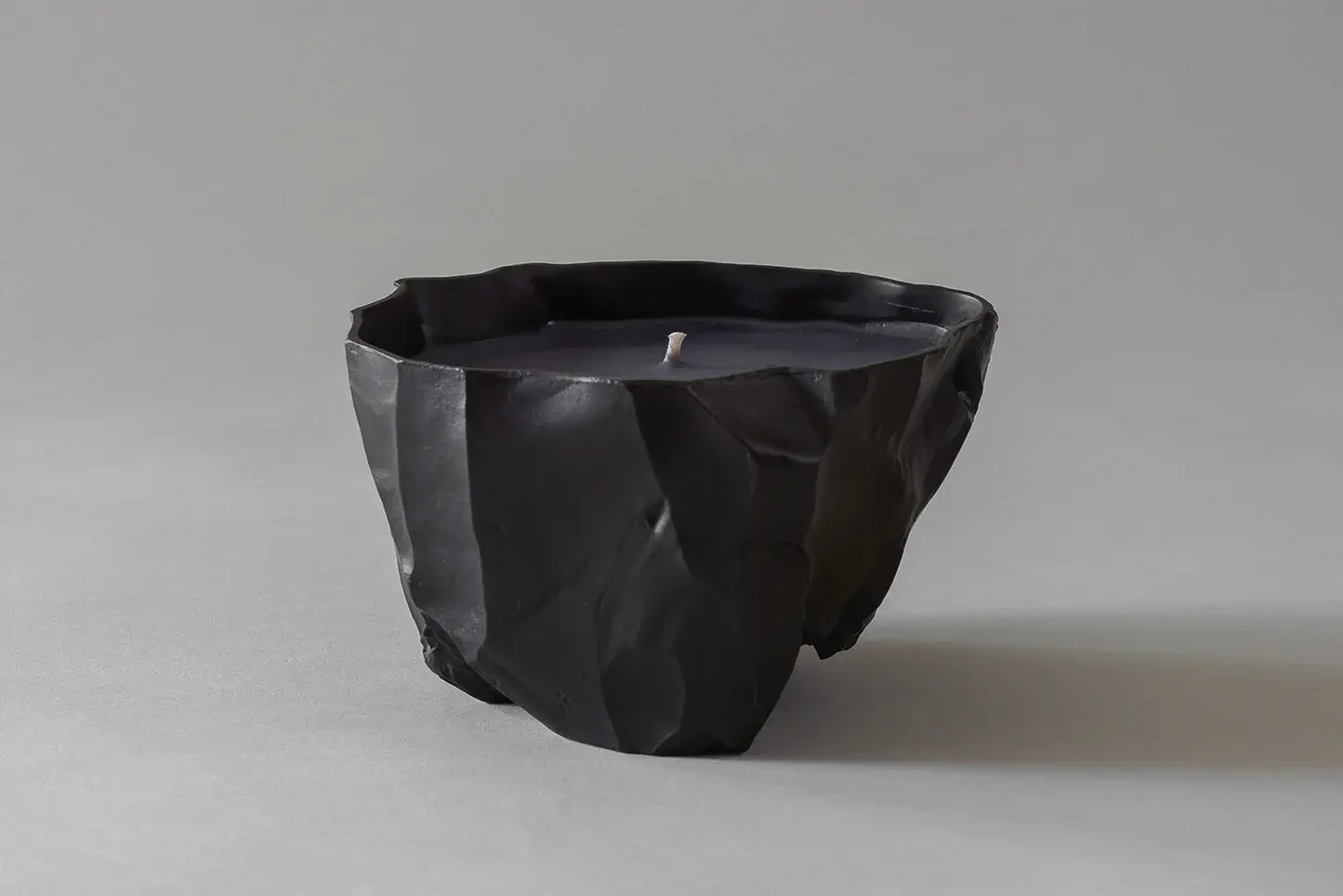 Neandertal-candle-us-375g-01-crop.webp