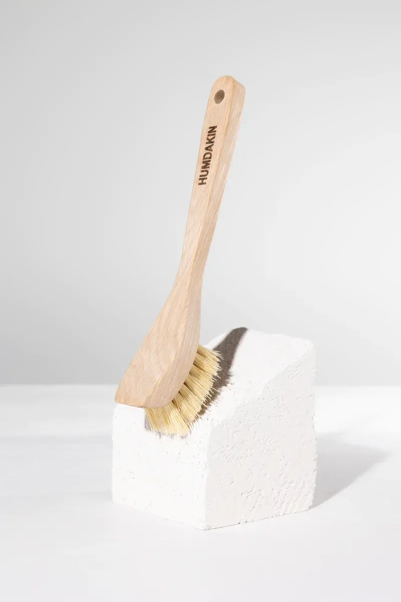 Oak_dish_brush_-_tampico-Accessories-388-00_Neutral_No_color-2_800x.webp