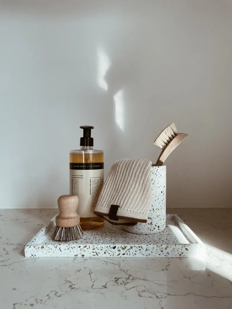 Oak_dish_brush_-_tampico-Accessories-388-00_Neutral_No_color-3_800x.webp