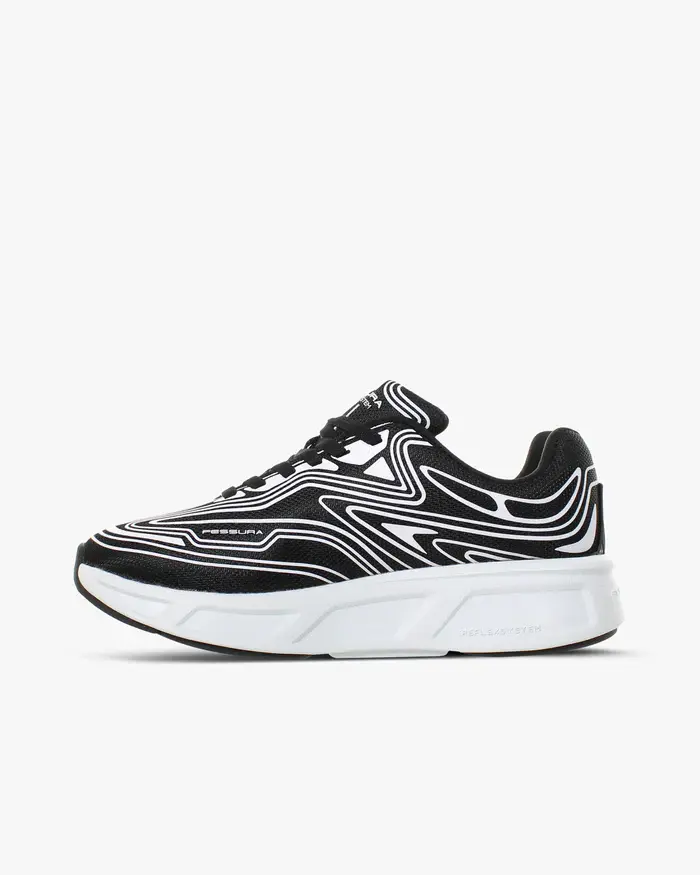 RUNFLEXBLACKWHITE-1_700x.webp